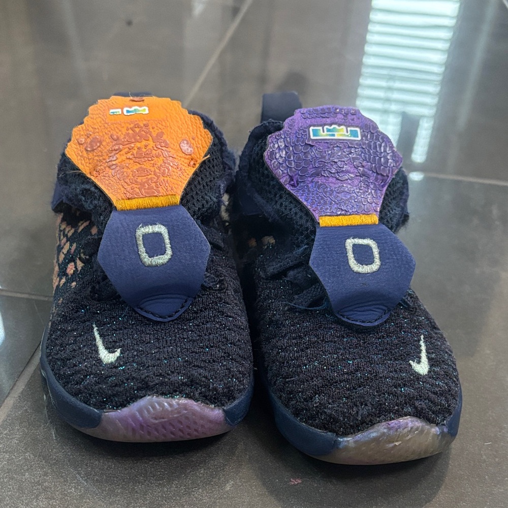Kids, Nike tennis shoes